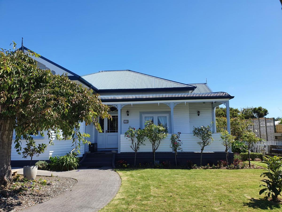 Fossil Coast B&B Hawera Buitenkant foto